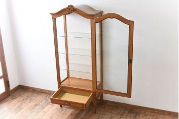 ヴィンテージ家具　イギリスビンテージ　オーク材製　彫刻が美しいガラスケース(ショーケース)