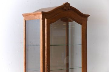 ヴィンテージ家具　イギリスビンテージ　オーク材製　彫刻が美しいガラスケース(ショーケース)