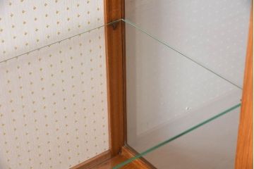 ヴィンテージ家具　イギリスビンテージ　オーク材製　彫刻が美しいガラスケース(ショーケース)