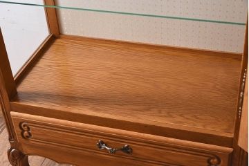ヴィンテージ家具　イギリスビンテージ　オーク材製　彫刻が美しいガラスケース(ショーケース)