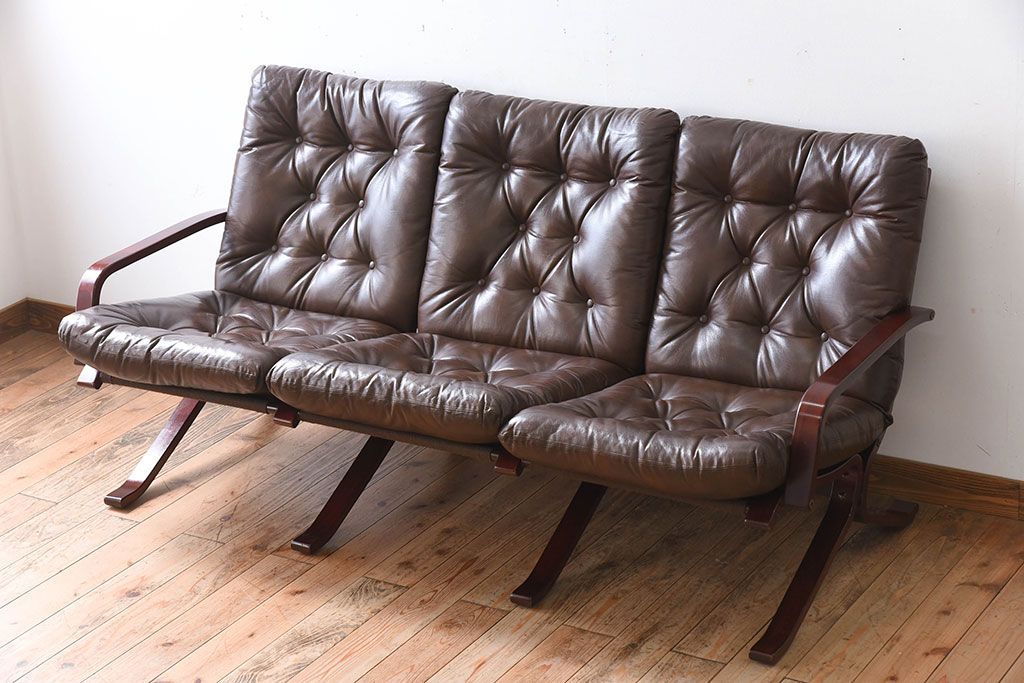 ヴィンテージ家具　北欧家具　ビンテージ　革張りの3人掛けソファ