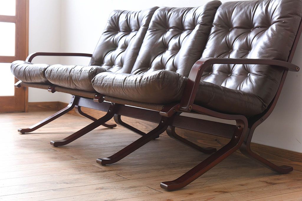 ヴィンテージ家具　北欧家具　ビンテージ　革張りの3人掛けソファ