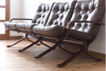 ヴィンテージ家具　北欧家具　ビンテージ　革張りの3人掛けソファ