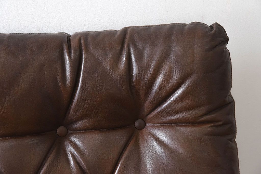 ヴィンテージ家具　北欧家具　ビンテージ　革張りの3人掛けソファ