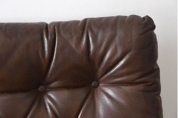 ヴィンテージ家具　北欧家具　ビンテージ　革張りの3人掛けソファ