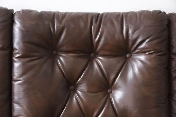 ヴィンテージ家具　北欧家具　ビンテージ　革張りの3人掛けソファ