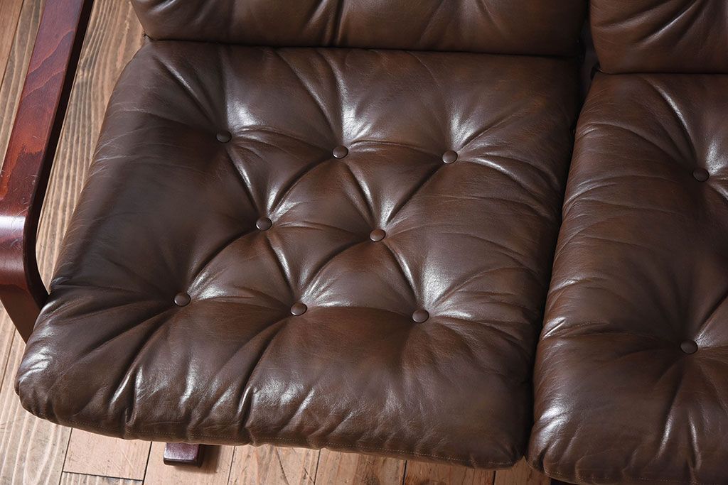 ヴィンテージ家具　北欧家具　ビンテージ　革張りの3人掛けソファ