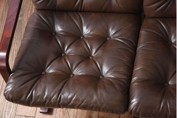 ヴィンテージ家具　北欧家具　ビンテージ　革張りの3人掛けソファ