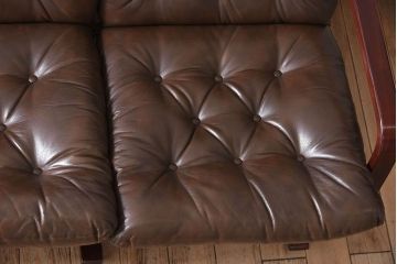 ヴィンテージ家具　北欧家具　ビンテージ　革張りの3人掛けソファ