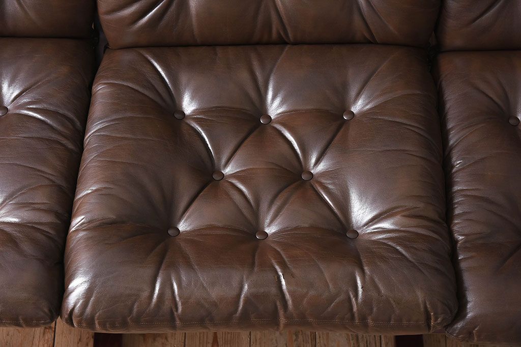 ヴィンテージ家具　北欧家具　ビンテージ　革張りの3人掛けソファ