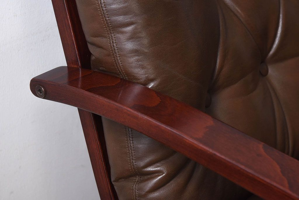 ヴィンテージ家具　北欧家具　ビンテージ　革張りの3人掛けソファ