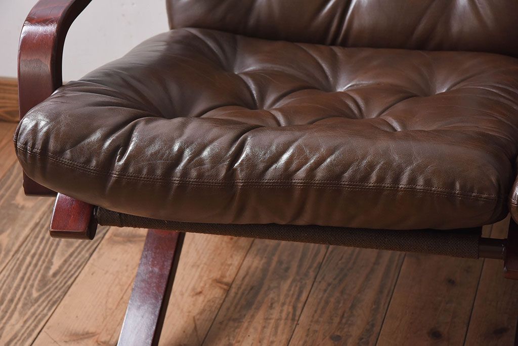 ヴィンテージ家具　北欧家具　ビンテージ　革張りの3人掛けソファ