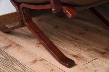 ヴィンテージ家具　北欧家具　ビンテージ　革張りの3人掛けソファ