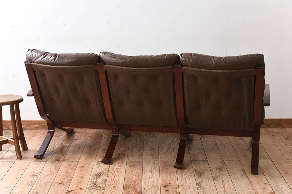 ヴィンテージ家具　北欧家具　ビンテージ　革張りの3人掛けソファ