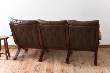 ヴィンテージ家具　北欧家具　ビンテージ　革張りの3人掛けソファ