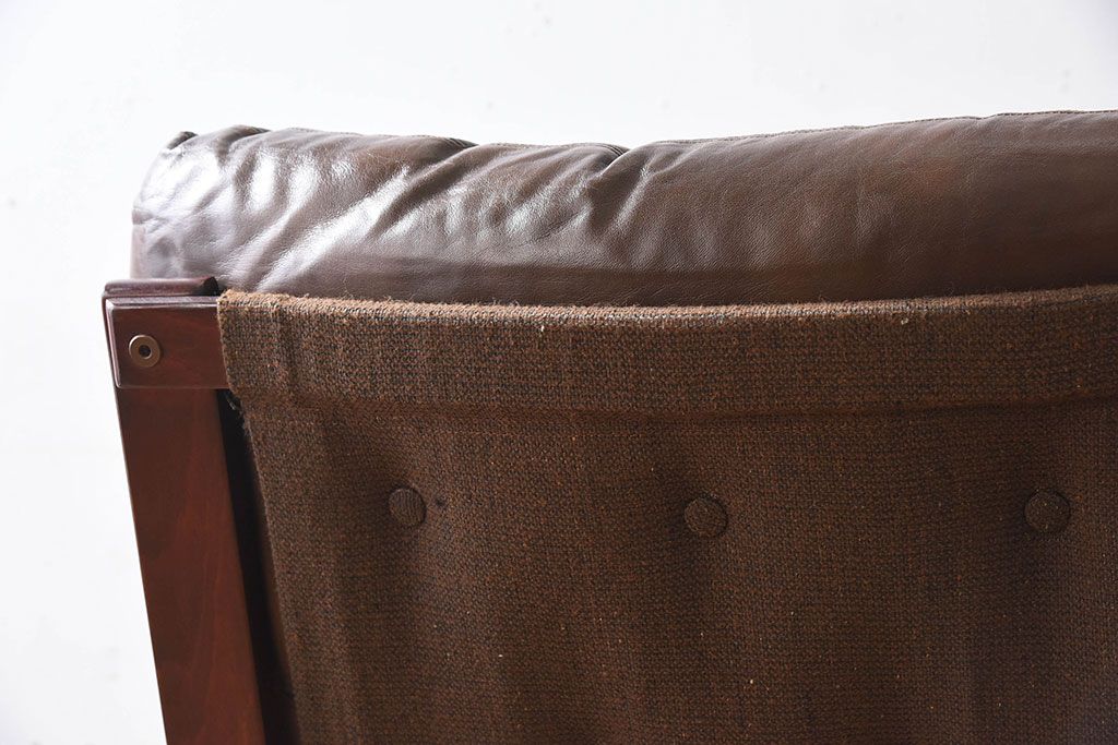 ヴィンテージ家具　北欧家具　ビンテージ　革張りの3人掛けソファ