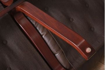 ヴィンテージ家具　北欧家具　ビンテージ　革張りの3人掛けソファ