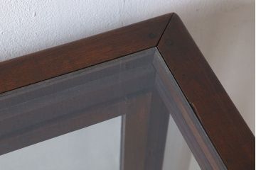 アンティーク家具　栗材製　アンティークの薄型ガラスケース