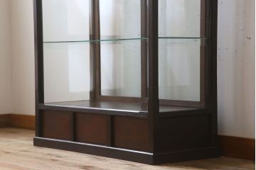 アンティーク家具　栗材製　アンティークの薄型ガラスケース