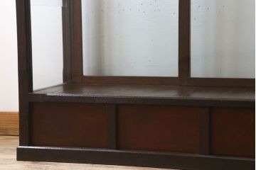 アンティーク家具　栗材製　アンティークの薄型ガラスケース
