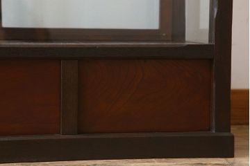 アンティーク家具　栗材製　アンティークの薄型ガラスケース