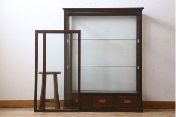 アンティーク家具　栗材製　アンティークの薄型ガラスケース