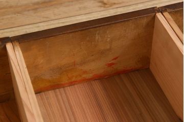 アンティーク家具　栗材製　アンティークの薄型ガラスケース