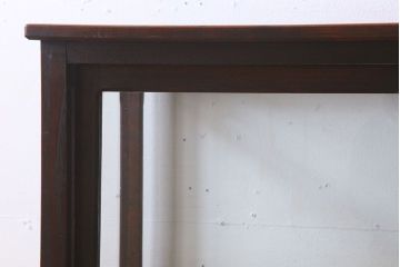 アンティーク家具　栗材製　アンティークの薄型ガラスケース