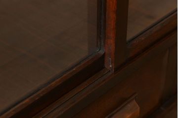 アンティーク家具　栗材製　アンティークの薄型ガラスケース