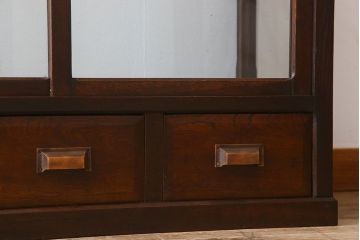 アンティーク家具　栗材製　アンティークの薄型ガラスケース