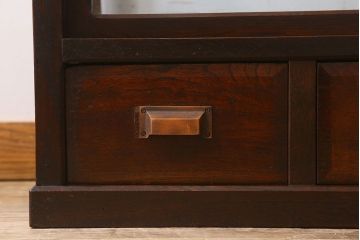 アンティーク家具　栗材製　アンティークの薄型ガラスケース