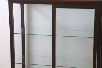 アンティーク家具　栗材製　アンティークの薄型ガラスケース