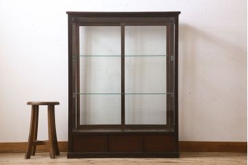 アンティーク家具　栗材製　アンティークの薄型ガラスケース