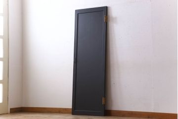 アンティーク　艶消しブラックペイントのシンプルなドア