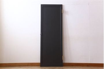 アンティーク　艶消しブラックペイントのシンプルなドア