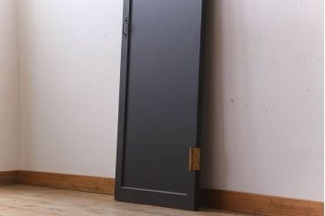アンティーク　艶消しブラックペイントのシンプルなドア