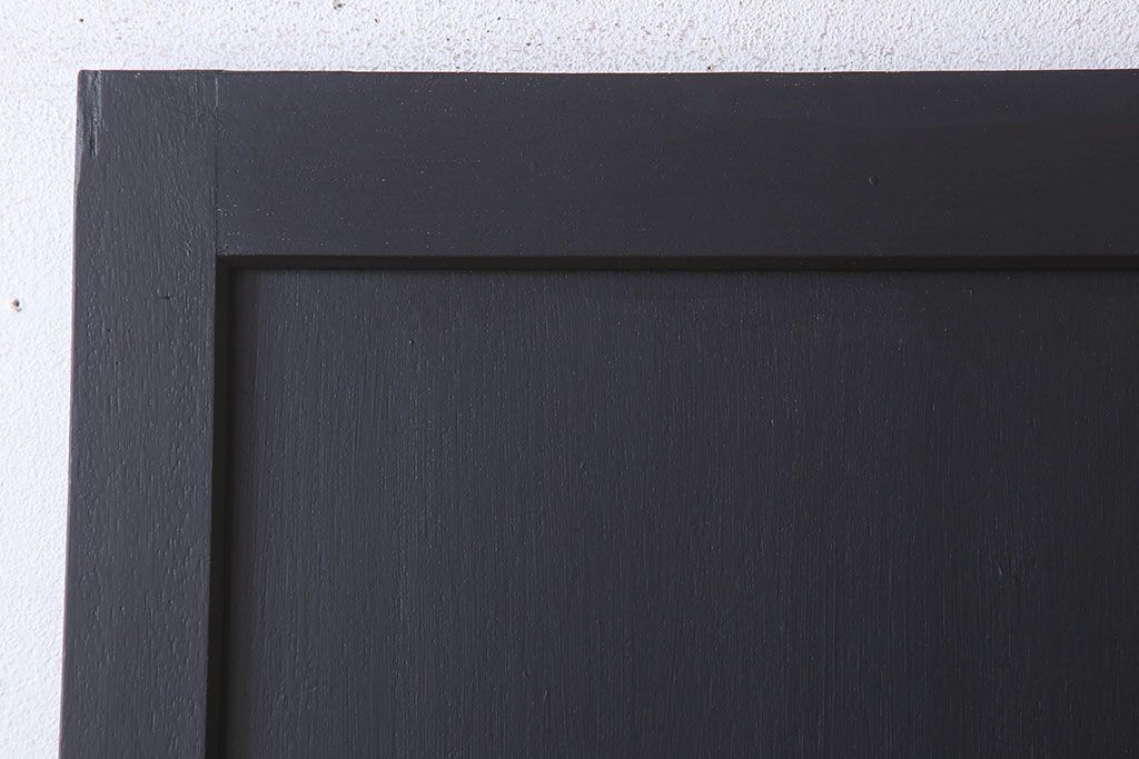 アンティーク　艶消しブラックペイントのシンプルなドア