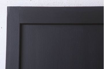 アンティーク　艶消しブラックペイントのシンプルなドア