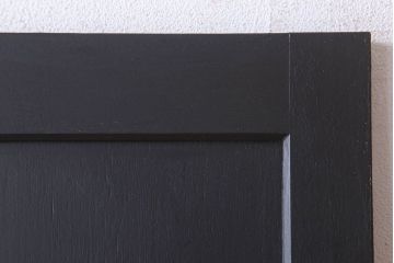 アンティーク　艶消しブラックペイントのシンプルなドア