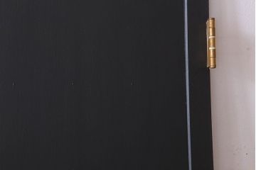 アンティーク　艶消しブラックペイントのシンプルなドア