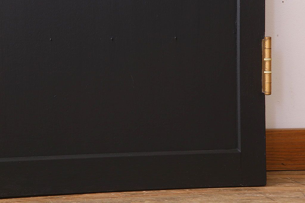 アンティーク　艶消しブラックペイントのシンプルなドア