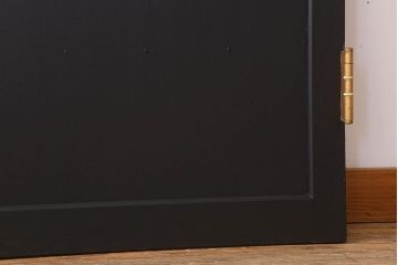 アンティーク　艶消しブラックペイントのシンプルなドア