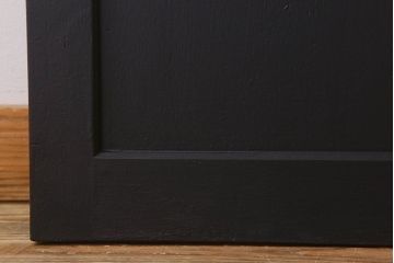 アンティーク　艶消しブラックペイントのシンプルなドア
