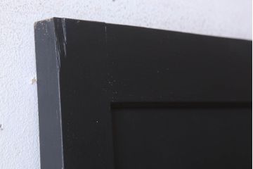 アンティーク　艶消しブラックペイントのシンプルなドア