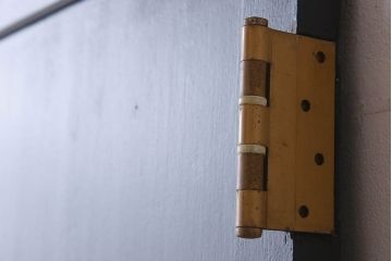 アンティーク　艶消しブラックペイントのシンプルなドア