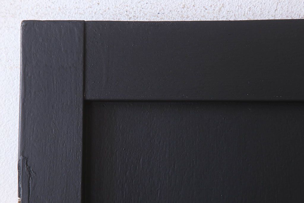 アンティーク　艶消しブラックペイントのシンプルなドア