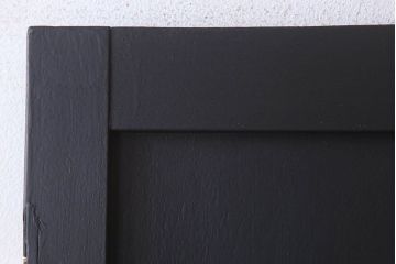 アンティーク　艶消しブラックペイントのシンプルなドア