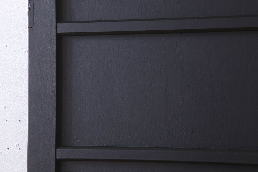 アンティーク　艶消しブラックペイントのシンプルなドア