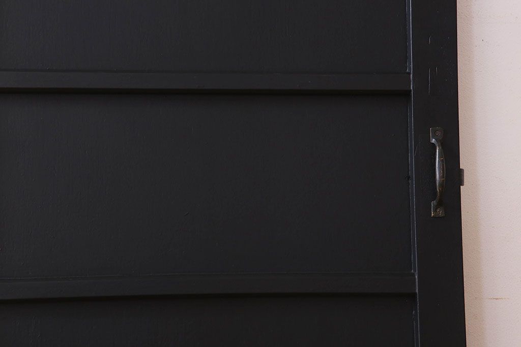アンティーク　艶消しブラックペイントのシンプルなドア