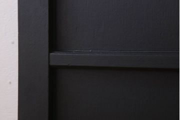 アンティーク　艶消しブラックペイントのシンプルなドア